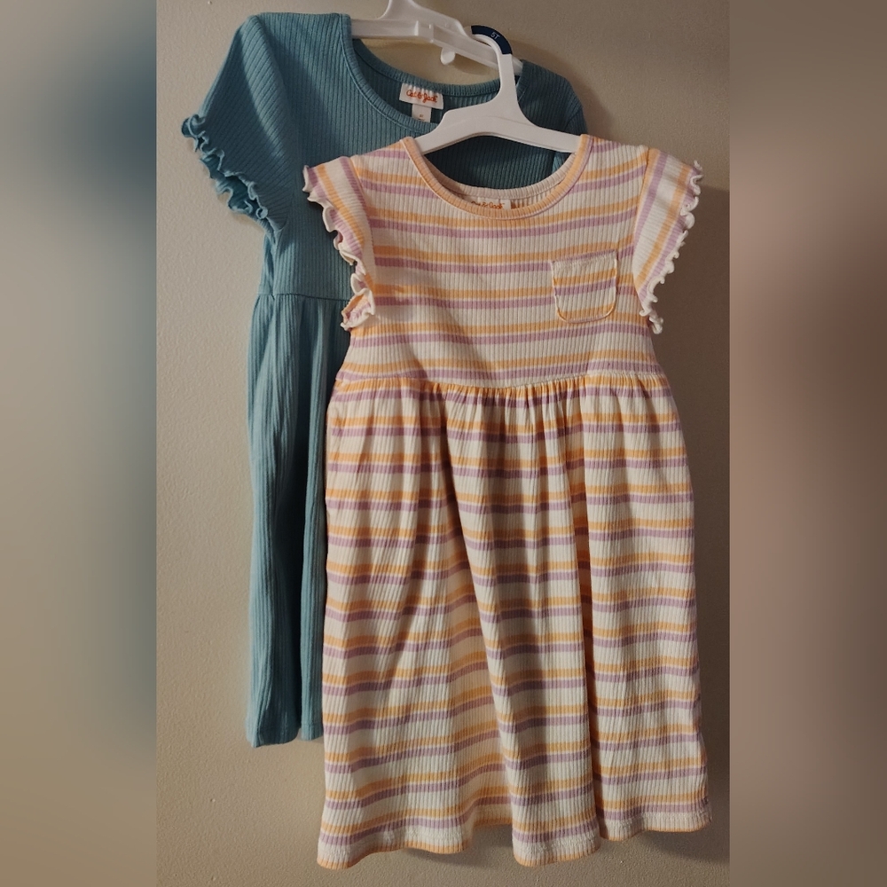 (2) NWT 5T Beautiful Dresses Strips & Plain. 🩷🩷